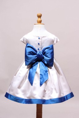Tenue de cortège bleu roi et blanc en soie