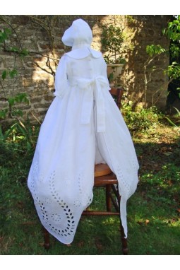 Robe longue de baptême en lin motifs floraux