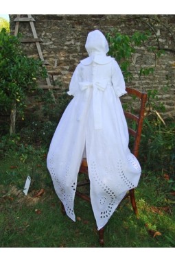 Robe longue de baptême en lin motifs floraux