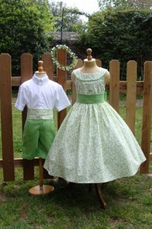 Tenue de cortège vert et blanc tissu fantaisie