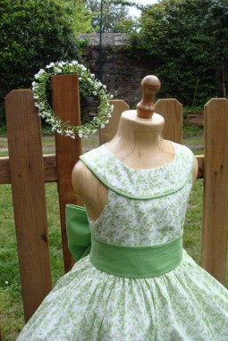 Tenue de cortège vert et blanc tissu fantaisie