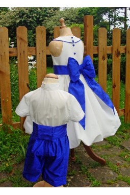 Cortège de mariage blanc et bleu roi chic