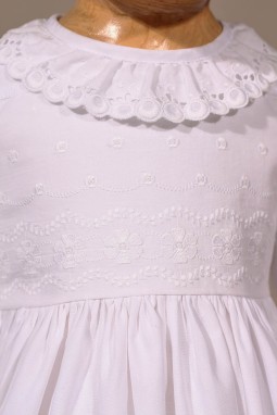 Robe de baptême chic broderie anglaise