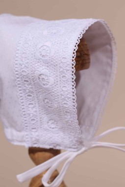 Bonnet blanc cérémonie