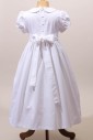 Robe blanche classique de communion, manches courtes et col Claudine