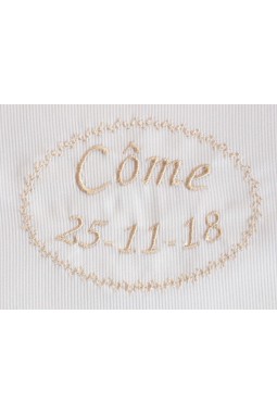 Broderie personnalisée sur tenue de Bapteme