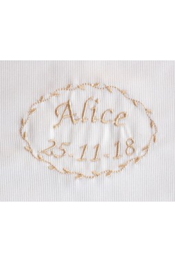 Broderie personnalisée sur tenue de Bapteme