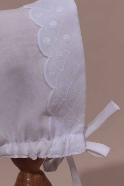 Bonnet en organdi blanc
