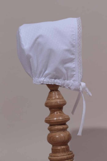 Bonnet blanc de cérémonie