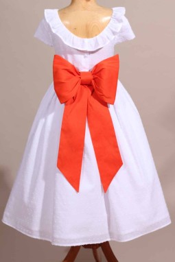 Robe de cérémonie en plumetis blanche 