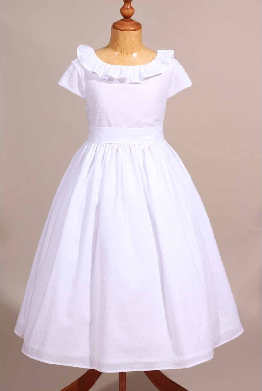 Tenue de communion en plumetis blanche