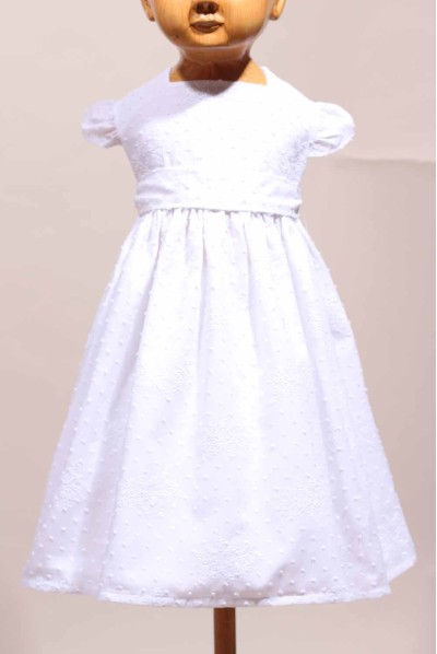 Robe en plumetis brodée de Baptême été 