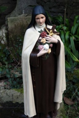 Statue de Thérèse de Lizieux