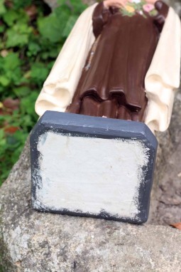 Statue religieuse en platre de sainte Thérèse