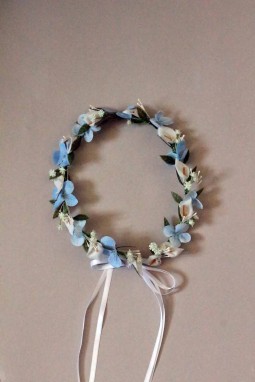 Couronne de fleurs blanches et bleu ciel Astrid