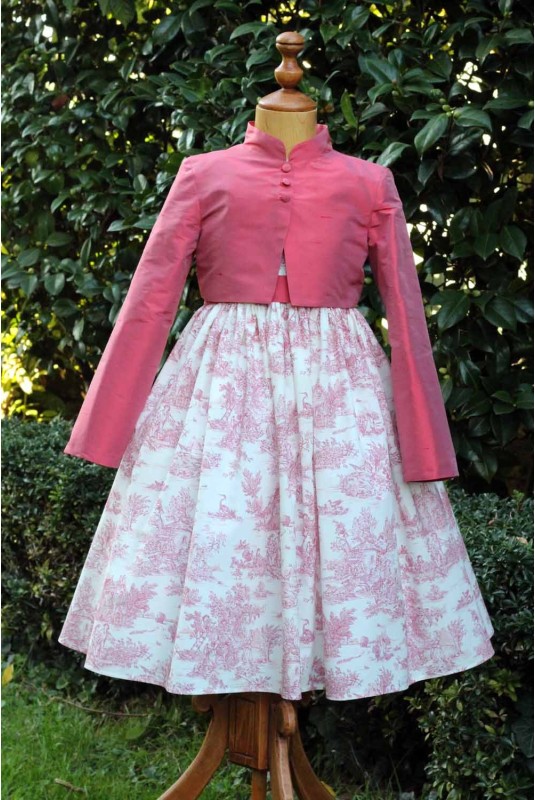 Robe mi-saison en toile de jouy et soir fuchsia Robe mi-saison en toile de jouy et soir fuchsia