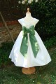 Robe de cortège blanche et ceinture verte