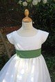 Robe de cortège blanche et ceinture verte