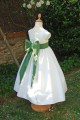 Robe de cortège blanche et ceinture verte