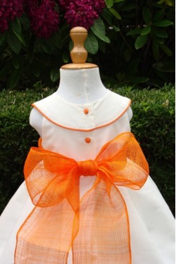 Tenue de cortège blanc et orange ceinture sisal orange