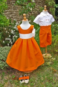 Tenue de cortège de mariage orange