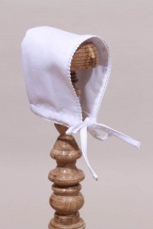 Bonnet blanc de baptême pour bébé