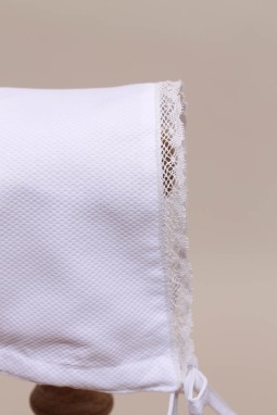 Béguin blanc bébé coton et dentelle ancienne, pièce unique de qualité