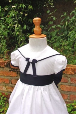 Robe de cérémonie style marin 1920 pour fille, confection française 